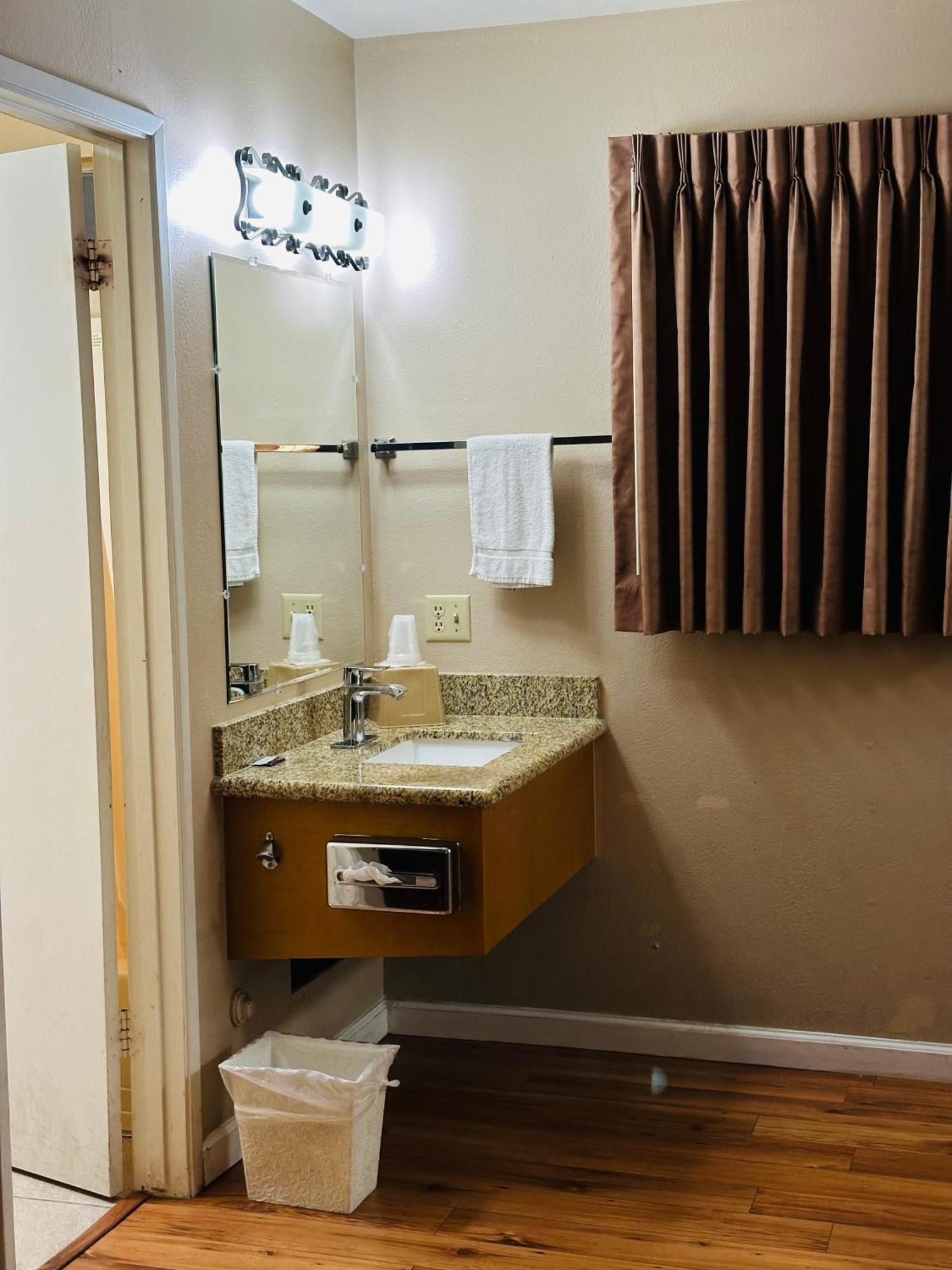 Franciscan Inn Motel Βίστα Εξωτερικό φωτογραφία